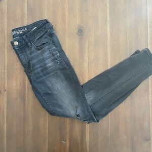 American Eagle super Stretch distressed Jeggings